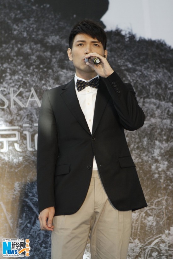 杨宗纬原创杨宗纬是一位著名的华语流行歌手，他以深情的嗓音和独特的音乐风格赢得了广大歌迷的喜爱。他的歌曲创作涵盖了多种风格，包括情歌、民谣等。