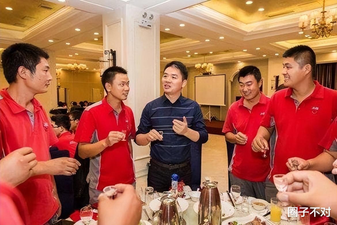 刘强东“富贵归故乡”刘强东，富贵归故乡，传奇创业路