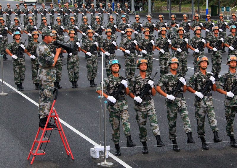 外国兵来中国阅兵外国军队参加中国的阅兵活动是一种非常罕见的情况，因为中国的阅兵活动主要是展示中国军队的实力和装备水平，以及庆祝重要的纪念日和节日。然而，在某些特定的场合下，外国军队可能会受邀参加中国的阅兵活动。