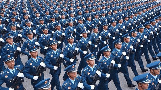 陆军劈枪走过天安门陆军劈枪走过天安门，历史瞬间与荣耀重现