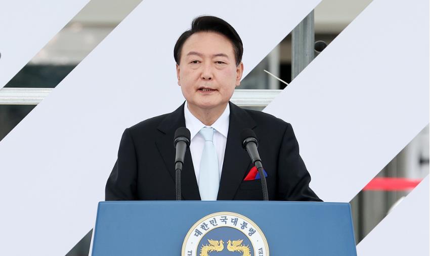 日前首相说正视历史日前首相正视历史，回顾与前瞻
