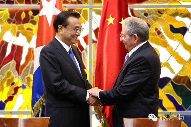 中国和古巴关系的回顾与前瞻中国和古巴的关系源远流长，两国之间的友谊和合作不断深化。回顾过去，两国在政治、经济和文化等领域的合作取得了显著成果，为两国的发展和人民的福祉做出了重要贡献。前瞻未来，两国将继续加强合作，共同应对全球性挑战，推动中拉友好关系不断深入发展。