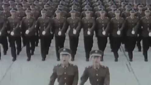他在阅兵现场留下不能露面的照片他在阅兵现场留下的秘密照片，神秘面纱背后的故事