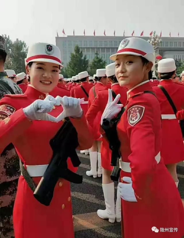 九三阅兵女民兵方队领队是一名乡长九三阅兵女民兵方队领队，乡长的荣耀时刻