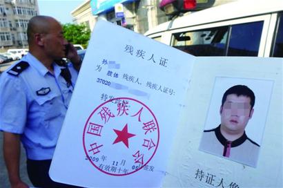 警方回应\"盲人\"办到了长期驾照近日，一则关于盲人成功办理长期驾照的消息引发了广泛关注。针对此事，警方进行了回应。