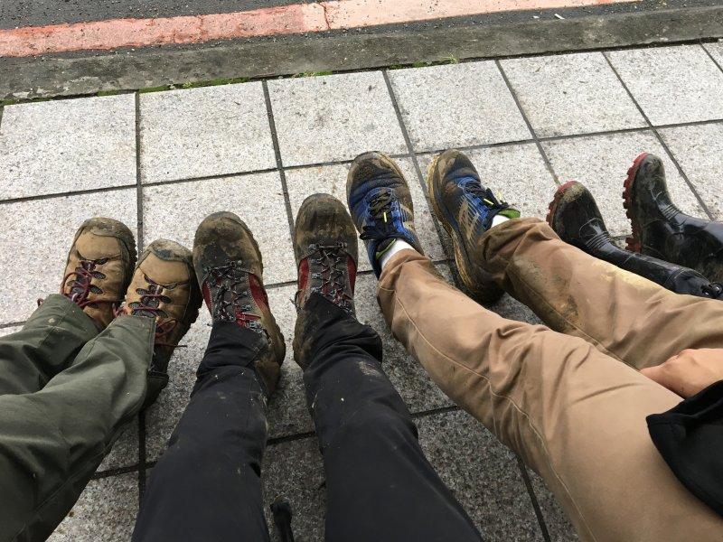 女子平衡感不好 在电动车上安辅助轮如果女子的平衡感不是很好，安装辅助轮可以帮助她更稳定地骑行电动车。辅助轮是一种辅助装置，可以增加车辆的稳定性，减少因平衡不佳而导致的意外。